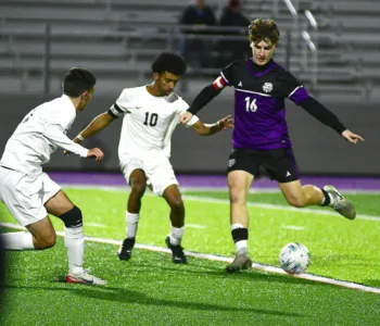 Roundups: Altoona sinks Huskies, 5-0